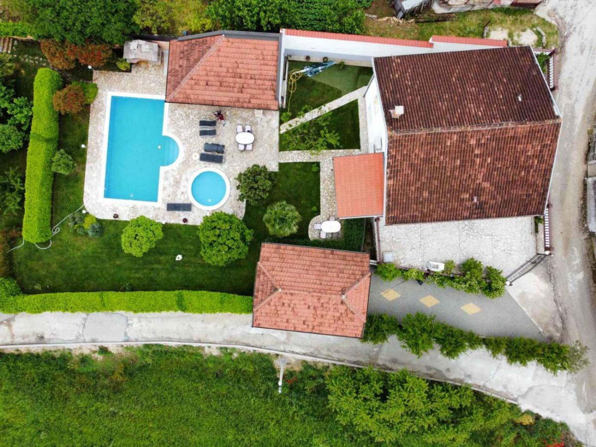 Sunny Apartment With Swimming Pool Stolac Exterior photo