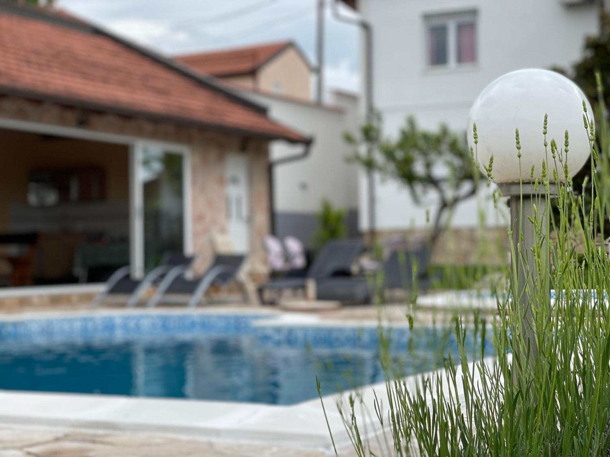 Sunny Apartment With Swimming Pool Stolac Exterior photo